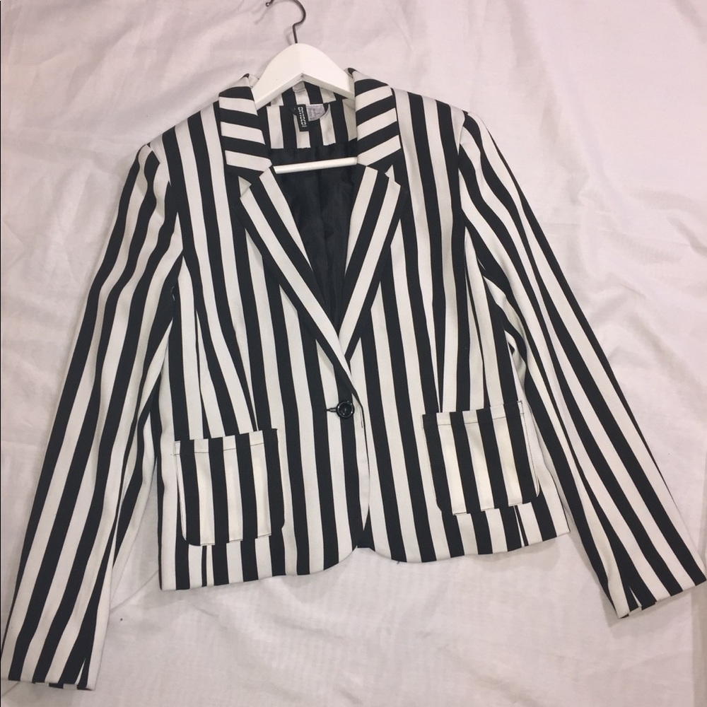 Divided black and white H&M blazer 10